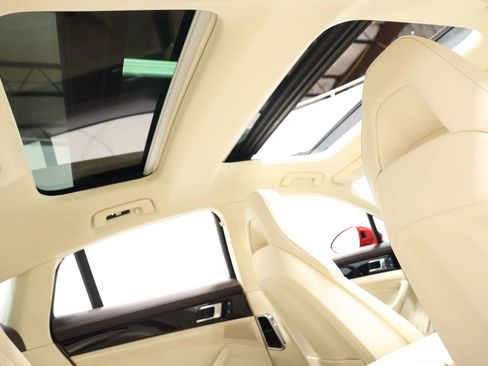 Used 2023 Porsche Panamera 4 Platinum Edition image 91