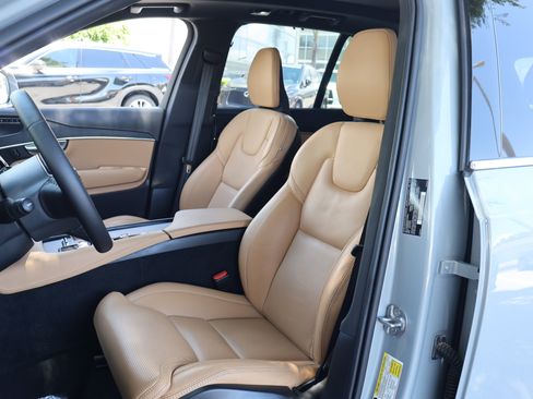 Used 2025 Volvo XC90 T8 Ultra w/ Protection Package Premier AWD/4WD image 2