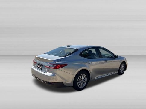 Used 2025 Toyota Camry LE FWD image 4