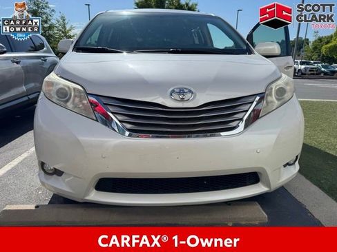 Used 2017 Toyota Sienna XLE image 1