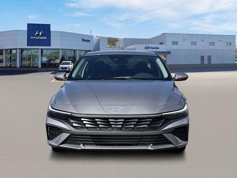 Certified 2026 Hyundai Elantra SE FWD image 12