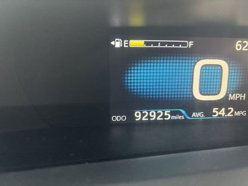 Used 2017 Toyota Prius Four image 2