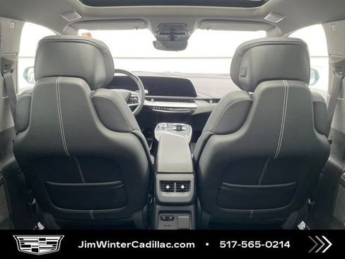 Certified 2025 Cadillac Optiq Sport 2 w/ LPO, Floor Liner Package AWD/4WD image 21