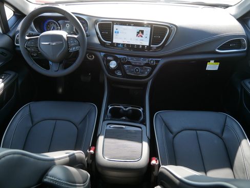 New 2026 Chrysler Pacifica Limited w/ S Appearance Package image 8