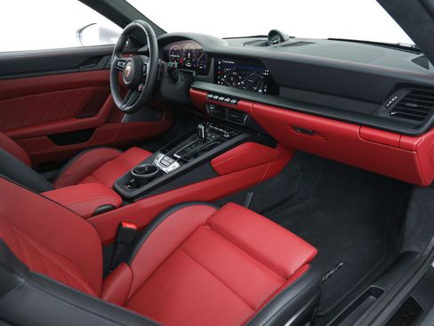 Used 2025 Porsche 911 Carrera 4 GTS image 17