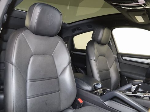 Used 2023 Porsche Cayenne Coupe image 15