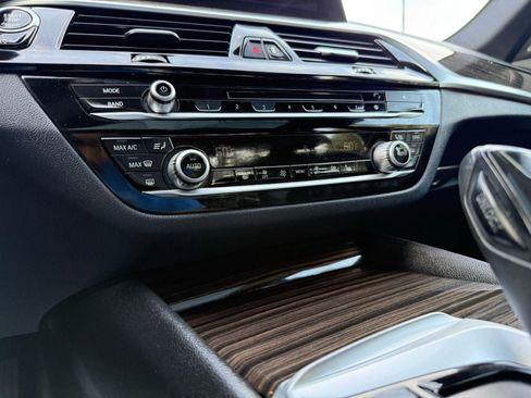 Used 2018 BMW 530i w/ Premium Package image 48