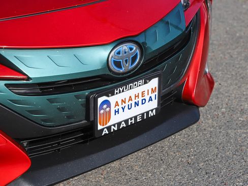 Used 2018 Toyota Prius Prime Premium image 5