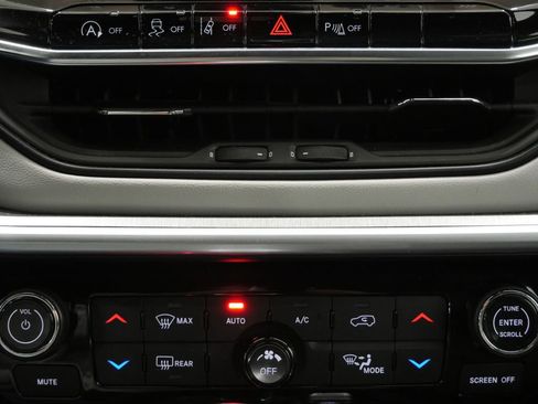 Used 2025 Jeep Compass Limited image 18