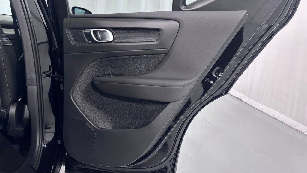 Certified 2026 Volvo XC40 B5 Plus AWD/4WD image 27