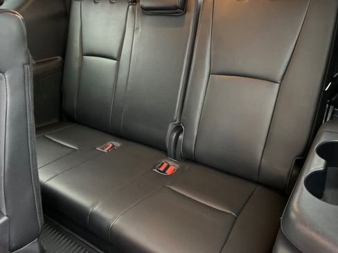 Used 2023 Toyota Highlander XLE image 15