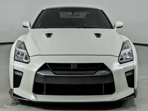 Used 2017 Nissan GT-R Premium AWD/4WD image 5