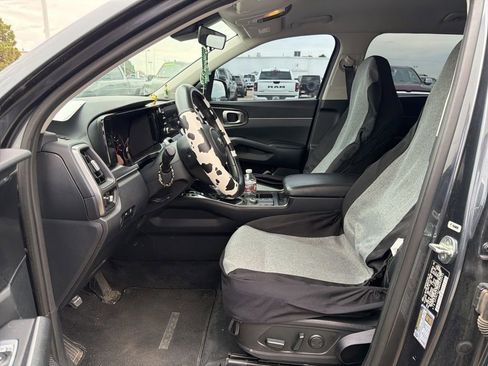 Used 2021 Kia Sorento S image 2