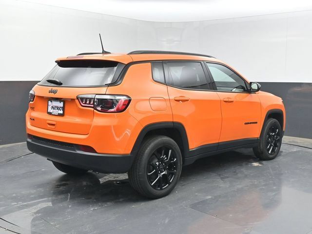 Used 2026 Jeep Compass Latitude AWD/4WD image 30