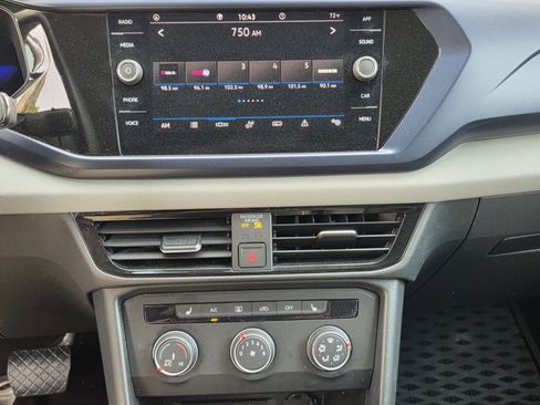 Used 2022 Volkswagen Taos SE image 19