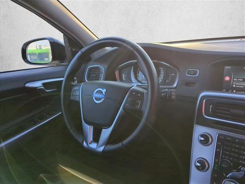 Used 2018 Volvo V60 T5 Cross Country w/ Convenience Package image 26