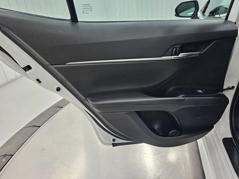 Used 2020 Toyota Camry SE image 25