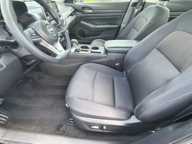 Used 2025 Nissan Altima 2.5 SV FWD image 9
