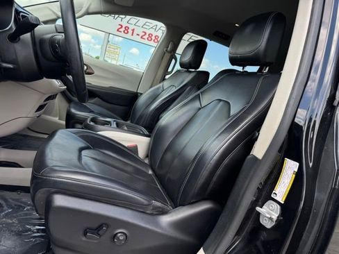 Used 2020 Chrysler Voyager Lxi FWD image 8