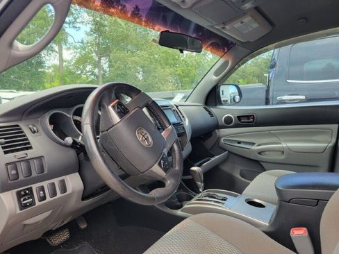 Used 2014 Toyota Tacoma PreRunner w/ SR5 Package RWD image 4
