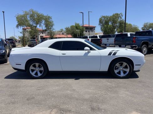 Used 2019 Dodge Challenger SXT RWD image 2