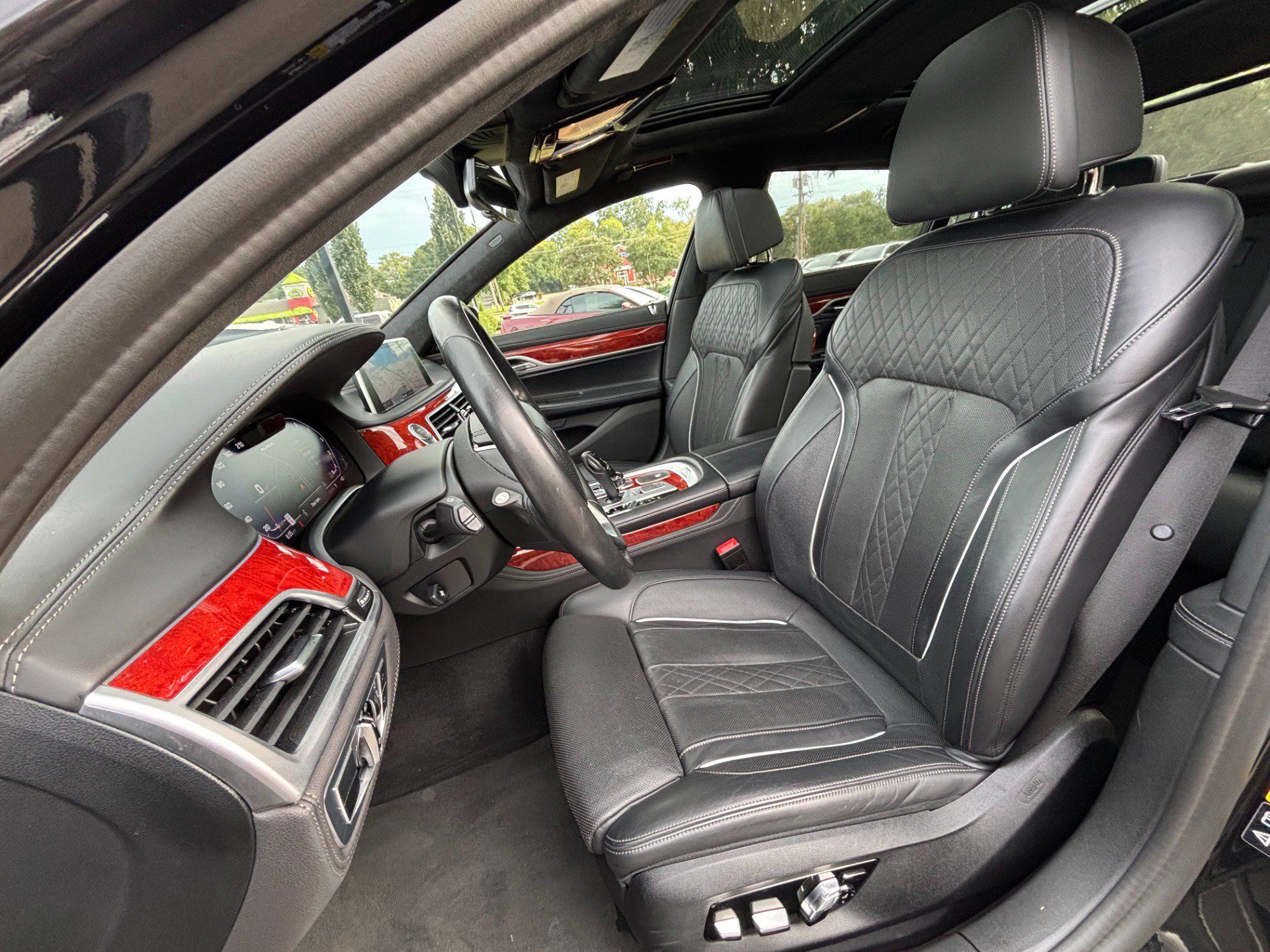 Used 2022 BMW ALPINA B7 xDrive w/ Luxury Rear Seating Package AWD/4WD image 11
