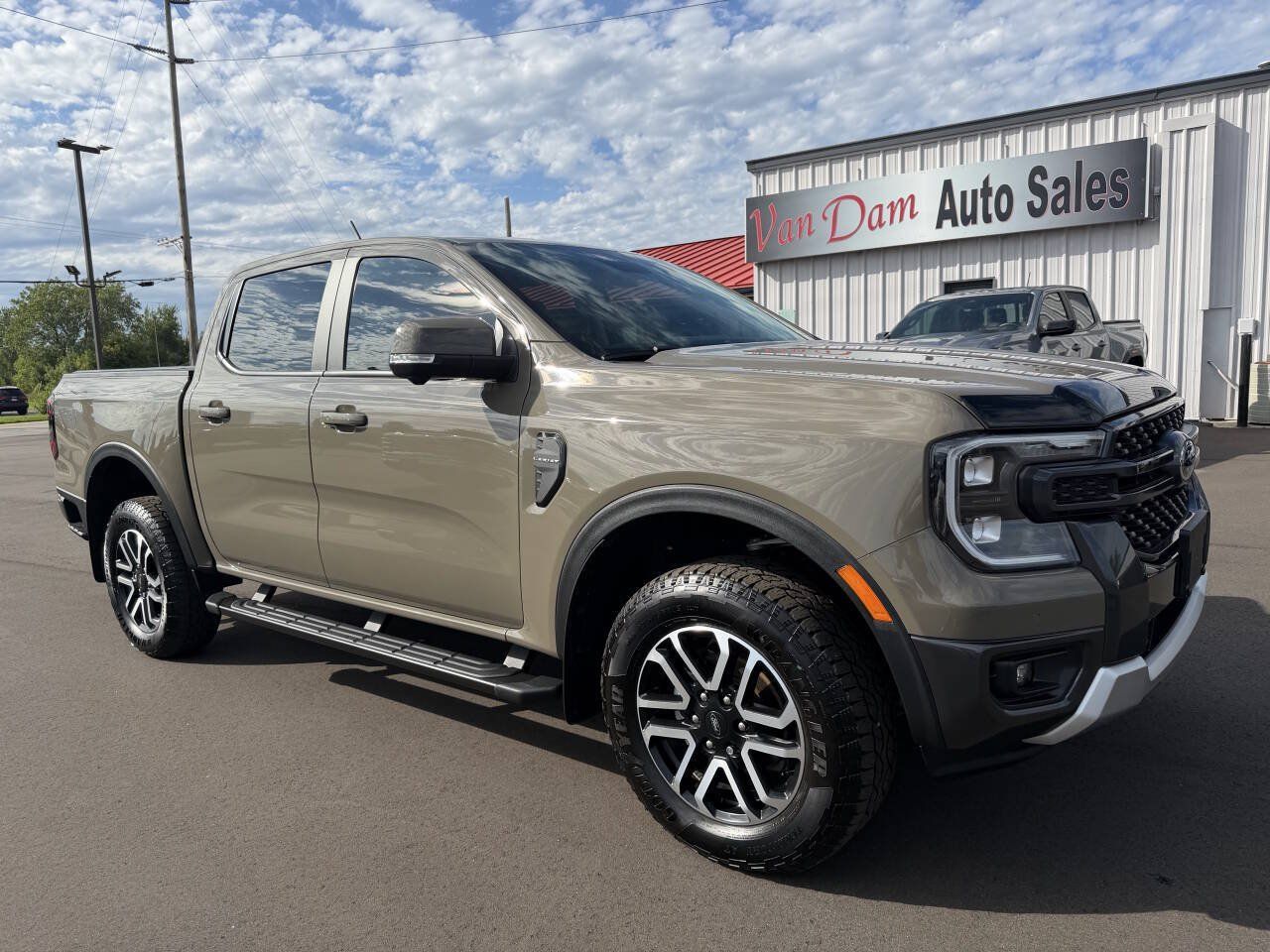 Used 2025 Ford Ranger Lariat w/ Trailer Tow Package AWD/4WD image 2