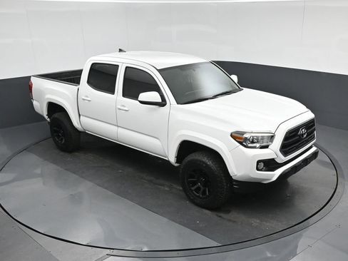 Used 2017 Toyota Tacoma SR5 w/ Tow Package image 54