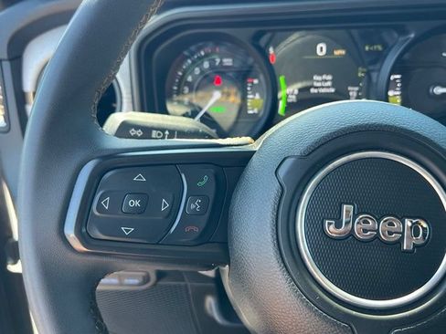 Used 2024 Jeep Wrangler Unlimited AWD/4WD image 22