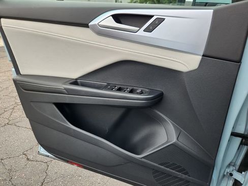 New 2025 Volkswagen Taos SE image 23