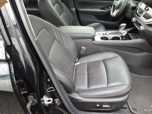 Used 2023 Nissan Altima 2.0 SR FWD image 7