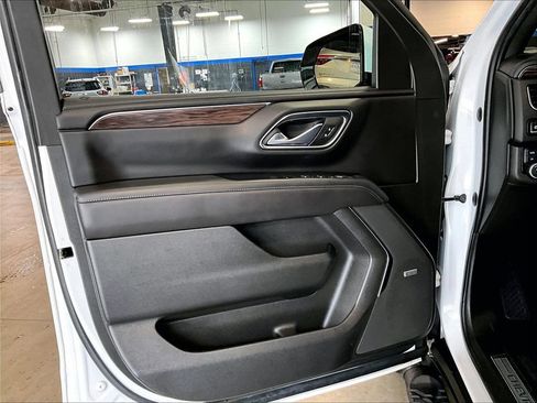 Used 2023 Chevrolet Suburban Z71 AWD/4WD image 9