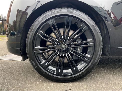 Used 2025 Land Rover Range Rover Long Wheelbase SE image 10