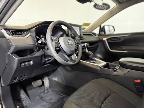 Used 2020 Toyota RAV4 LE image 14