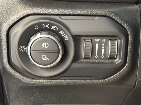 Used 2021 Jeep Gladiator Overland w/ Popular Equipment Package AWD/4WD image 31