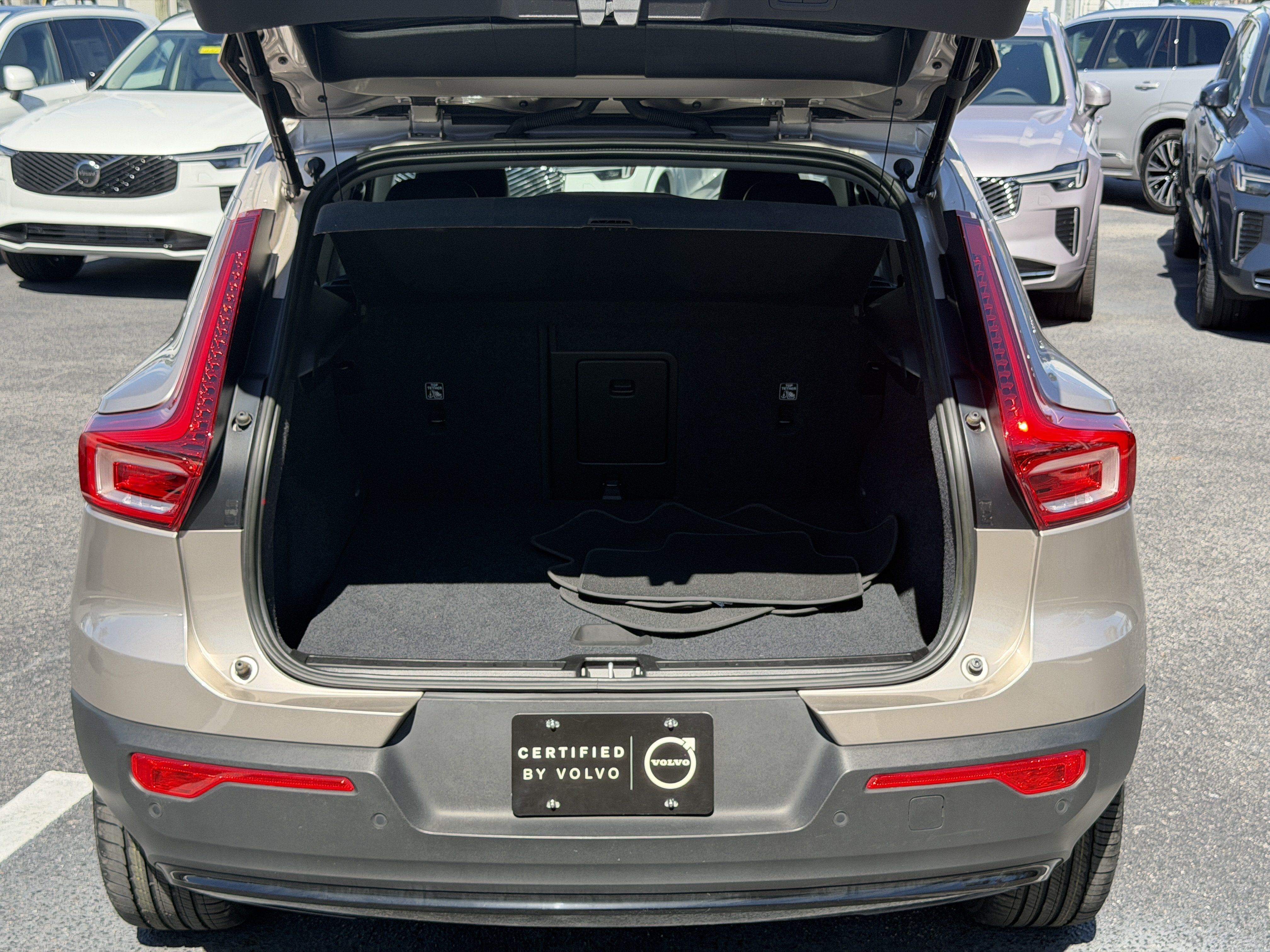 Certified 2024 Volvo XC40 B5 Core AWD/4WD image 12