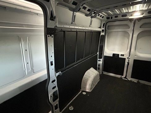 Used 2023 RAM ProMaster 2500 FWD image 12