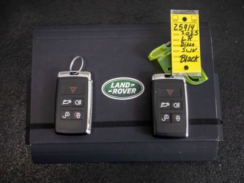 Used 2025 Land Rover Discovery Dynamic SE image 53