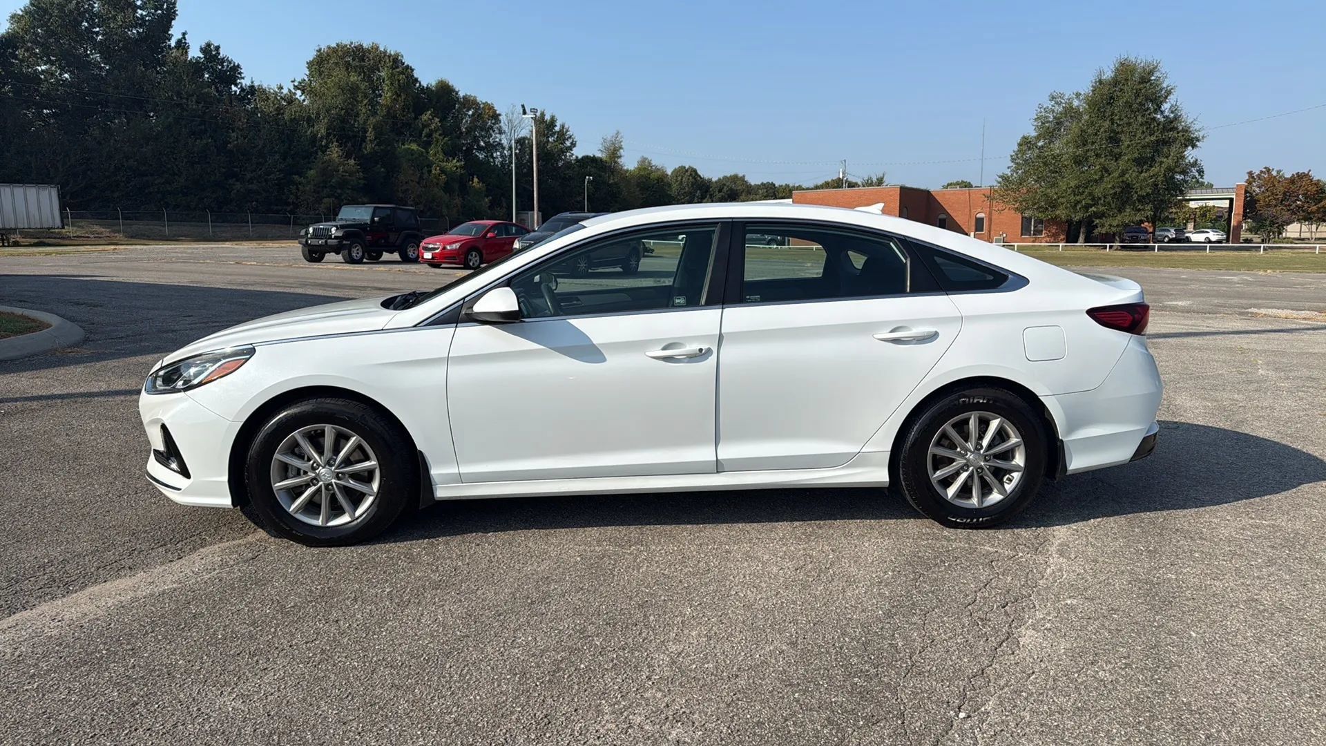 Used 2018 Hyundai Sonata SE FWD image 2