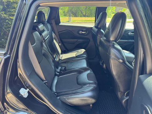 Used 2015 Jeep Cherokee Trailhawk w/ Cold Weather Group AWD/4WD image 15