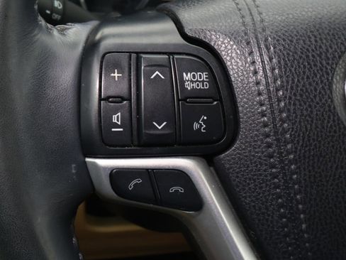 Used 2019 Toyota Highlander XLE image 25