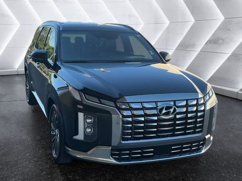 Used 2023 Hyundai Palisade Calligraphy image 3