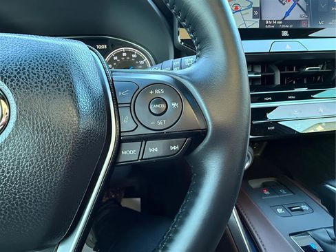 Used 2021 Toyota Venza Limited image 13