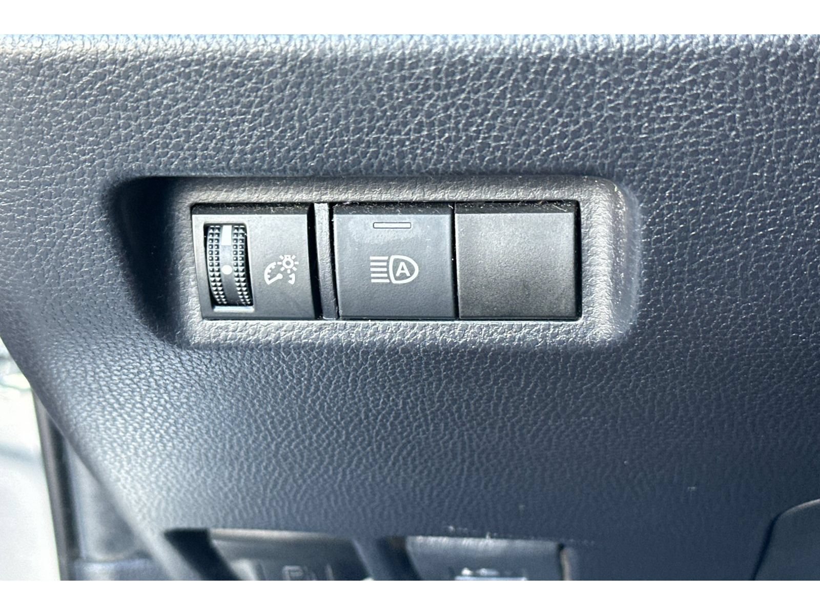 Used 2019 Toyota RAV4 LE w/ Carpet Mat Package FWD image 29
