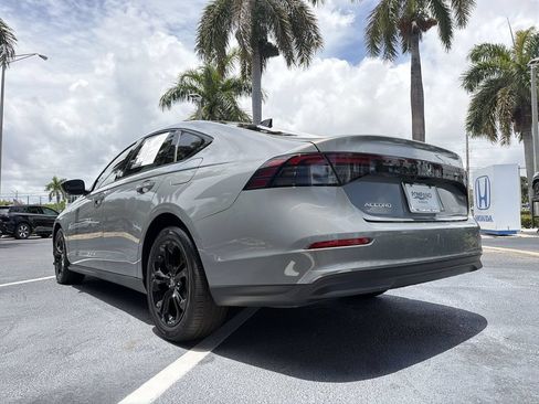 Used 2025 Honda Accord SE image 18