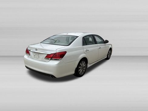 Used 2011 Toyota Avalon Limited FWD image 5