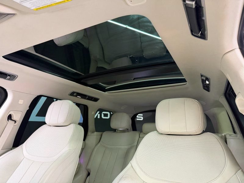 Used 2024 Land Rover Range Rover SE AWD/4WD image 19