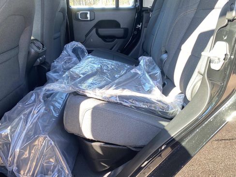 New 2026 Jeep Gladiator Sport image 9