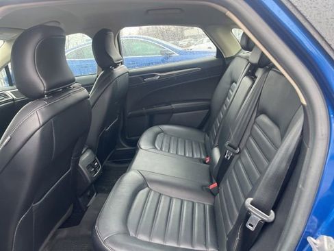 Used 2017 Ford Fusion SE w/ Fusion SE Technology Package image 18