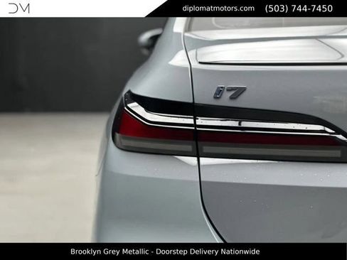 Used 2025 BMW i7 xDrive60 AWD/4WD image 15